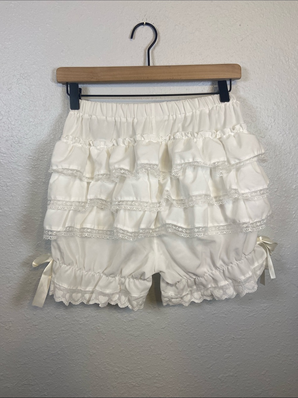 Coquette Lolita Cottagecore While Ruffled Layers Bloomer Shorts Size Medium - Picture 2 of 4